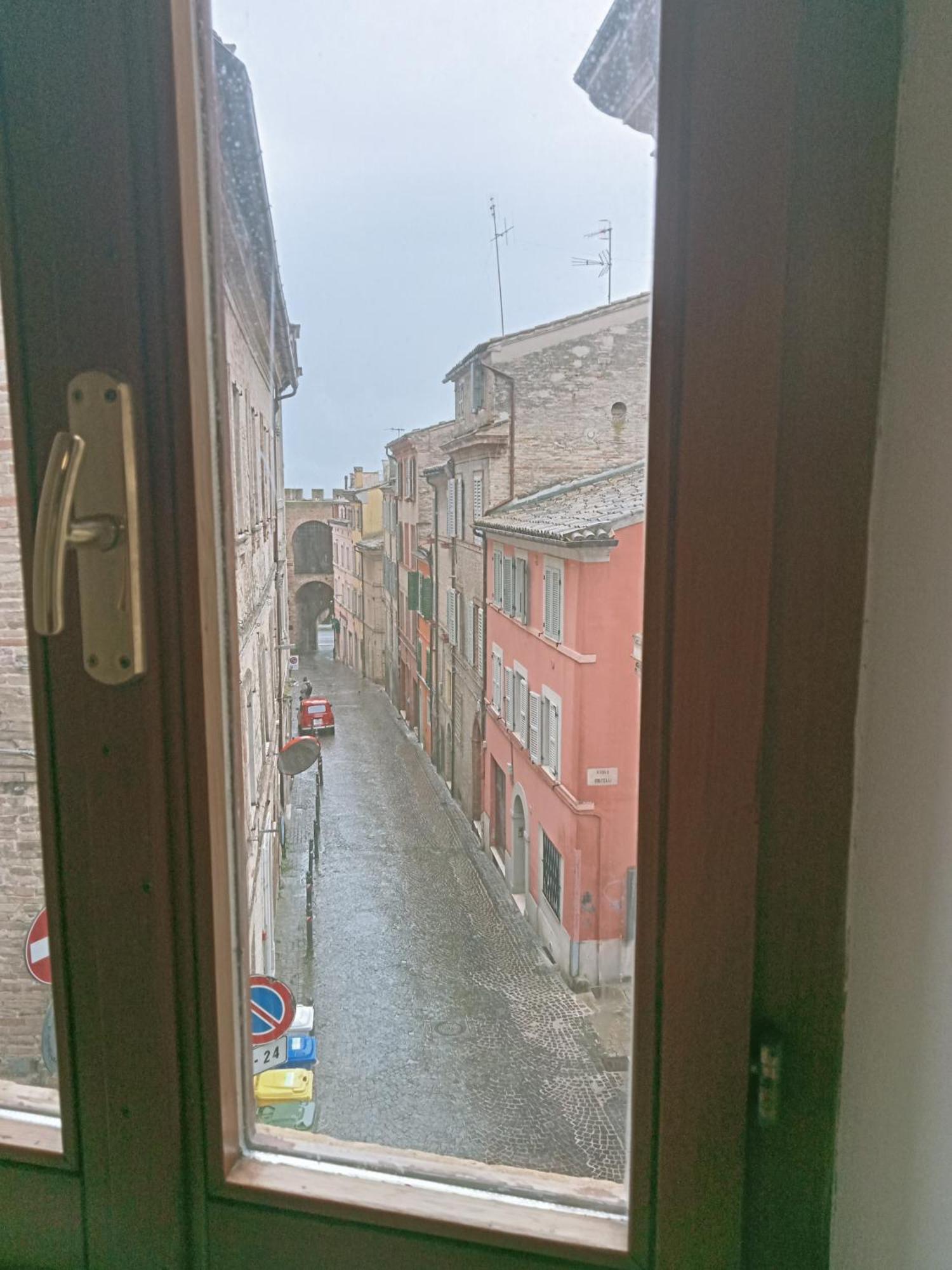 Camere Via Crispi Centro Storico Macerata Exterior foto